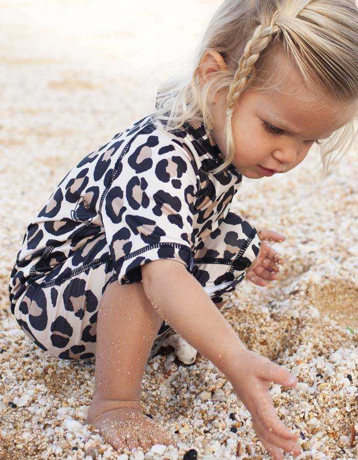 Los más bonitos bañadores con protección solar para bebés y niños